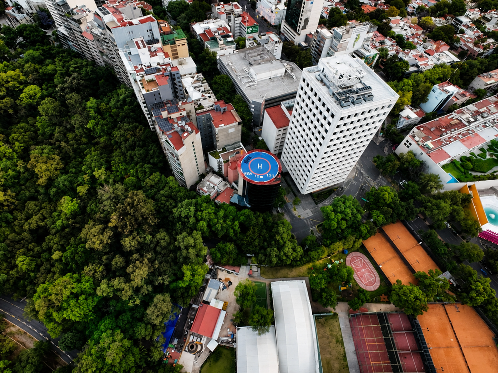 Vista aérea de la torre frente al Parque Gandhi
