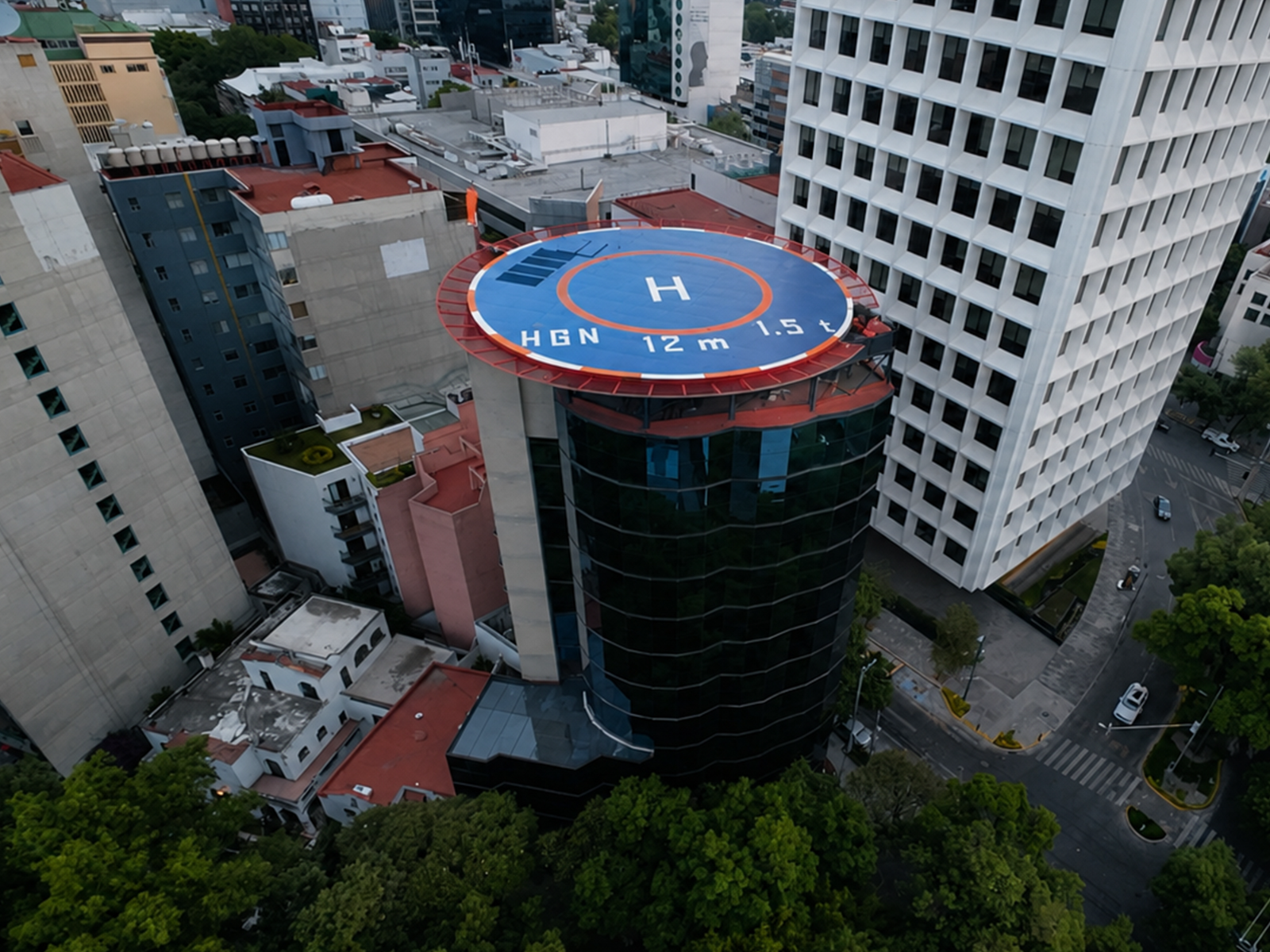 Helipuerto corporativo HGN en la cúspide de Torre Parque Gandhi