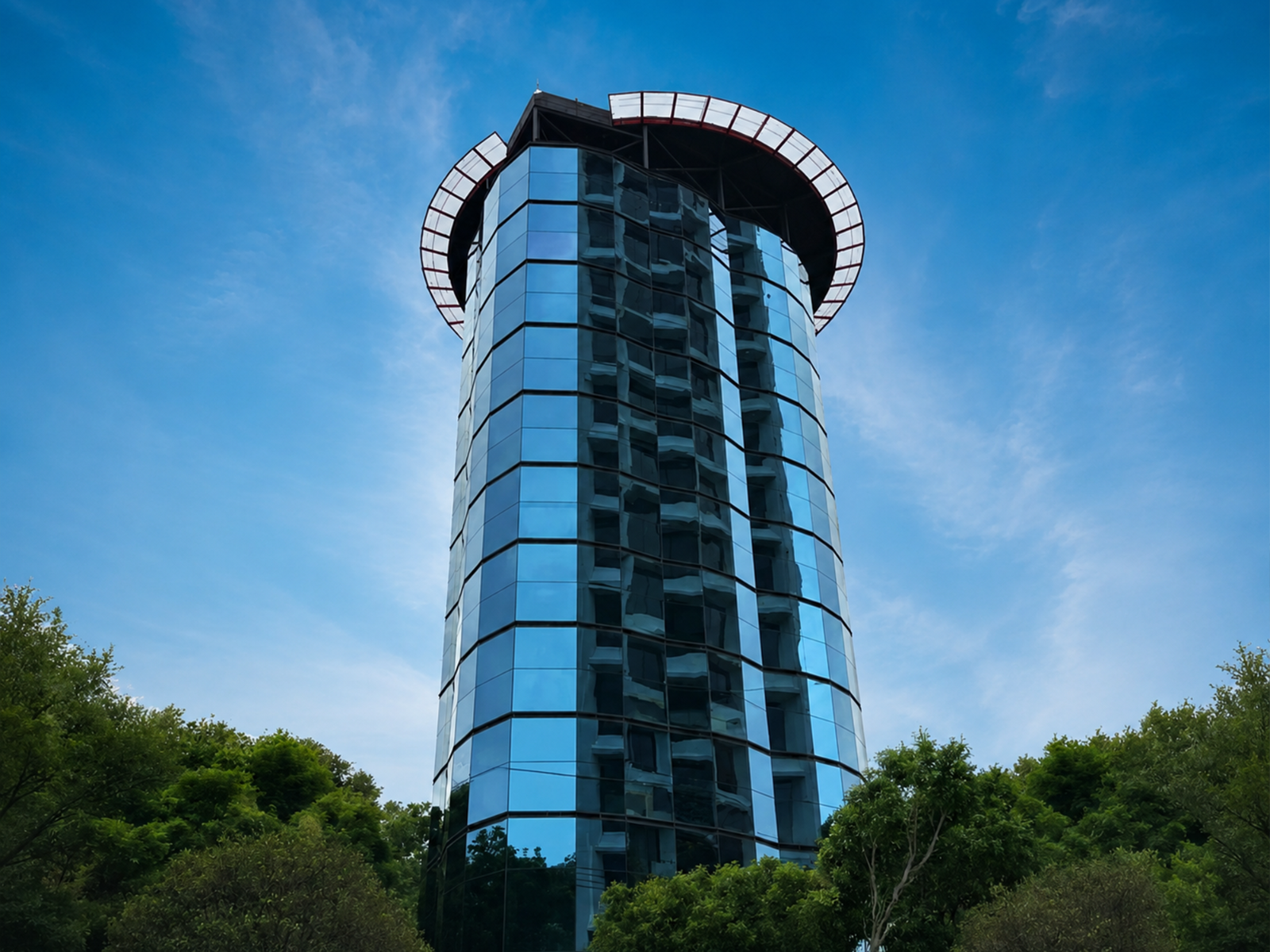 Torre Parque Gandhi, fachada de cristal frente al Parque Gandhi